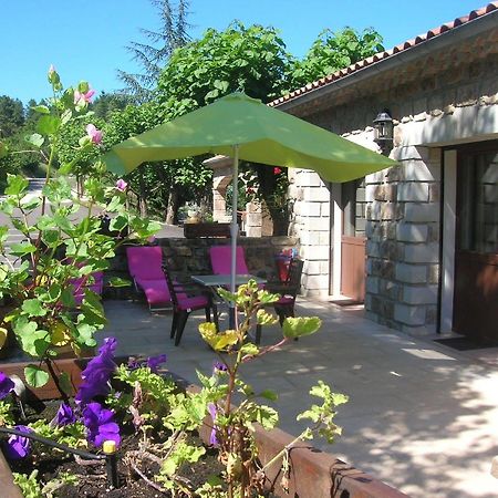 Aux Vieux Arceaux Hotel Mercuer Luaran gambar