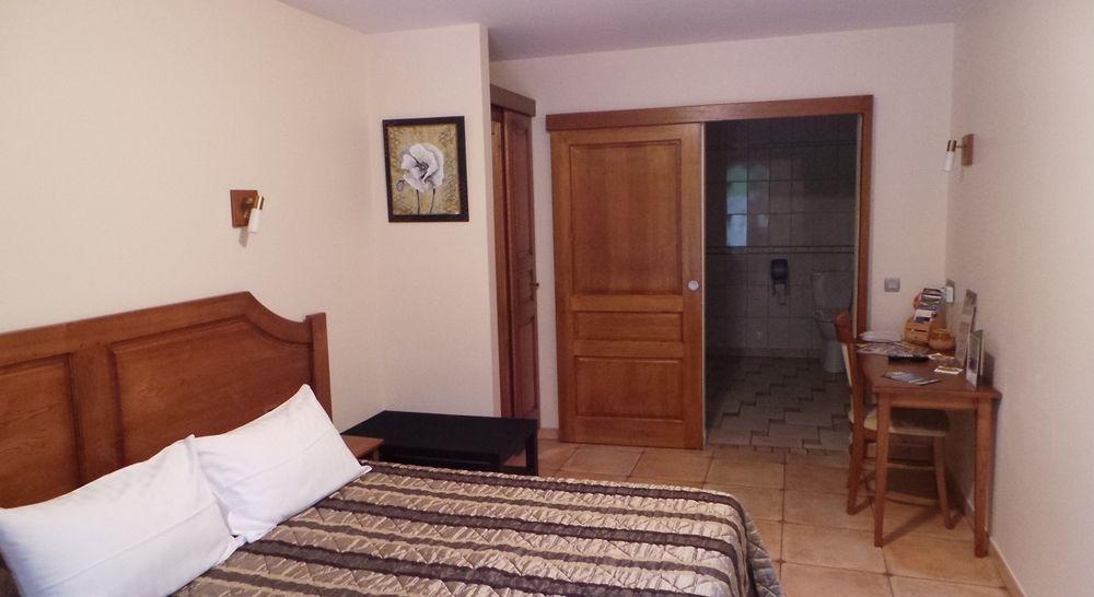 Aux Vieux Arceaux Hotel Mercuer Luaran gambar