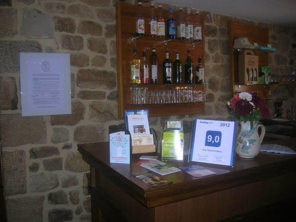 Aux Vieux Arceaux Hotel Mercuer Luaran gambar