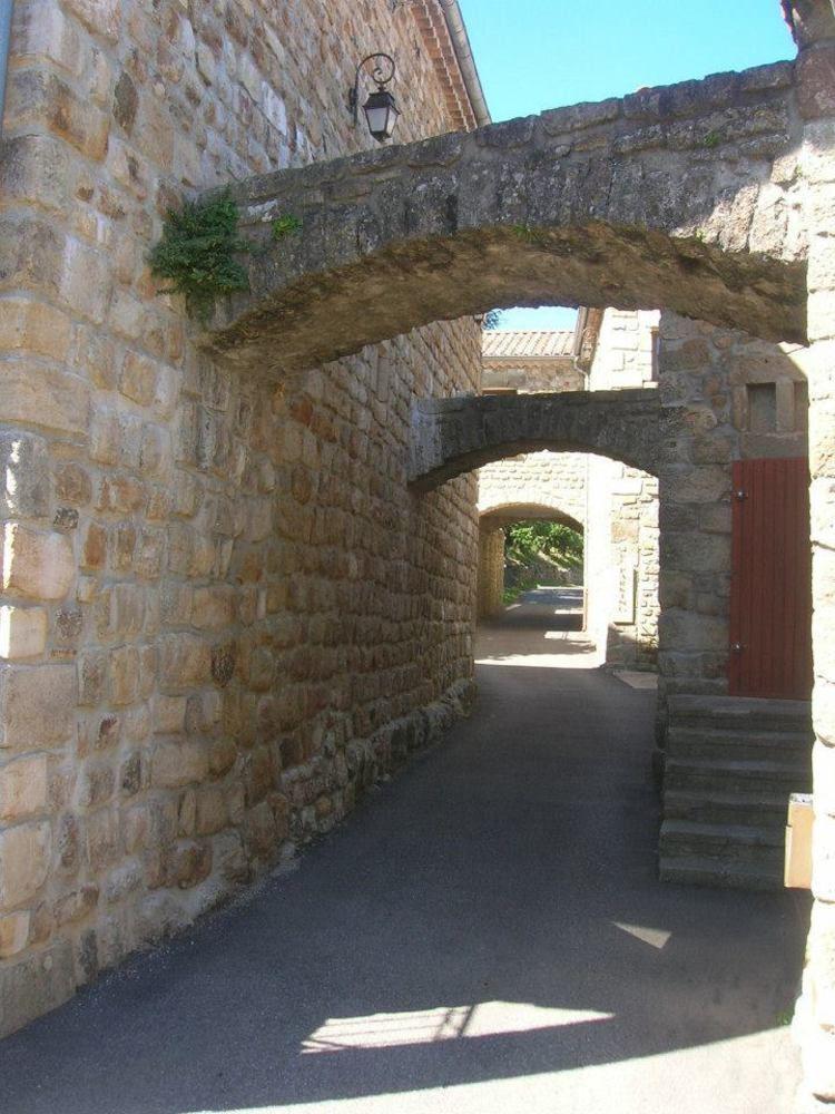 Aux Vieux Arceaux Hotel Mercuer Luaran gambar