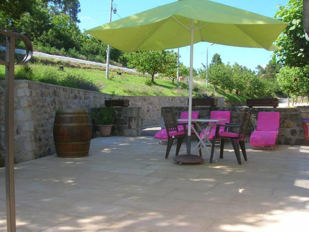 Aux Vieux Arceaux Hotel Mercuer Luaran gambar