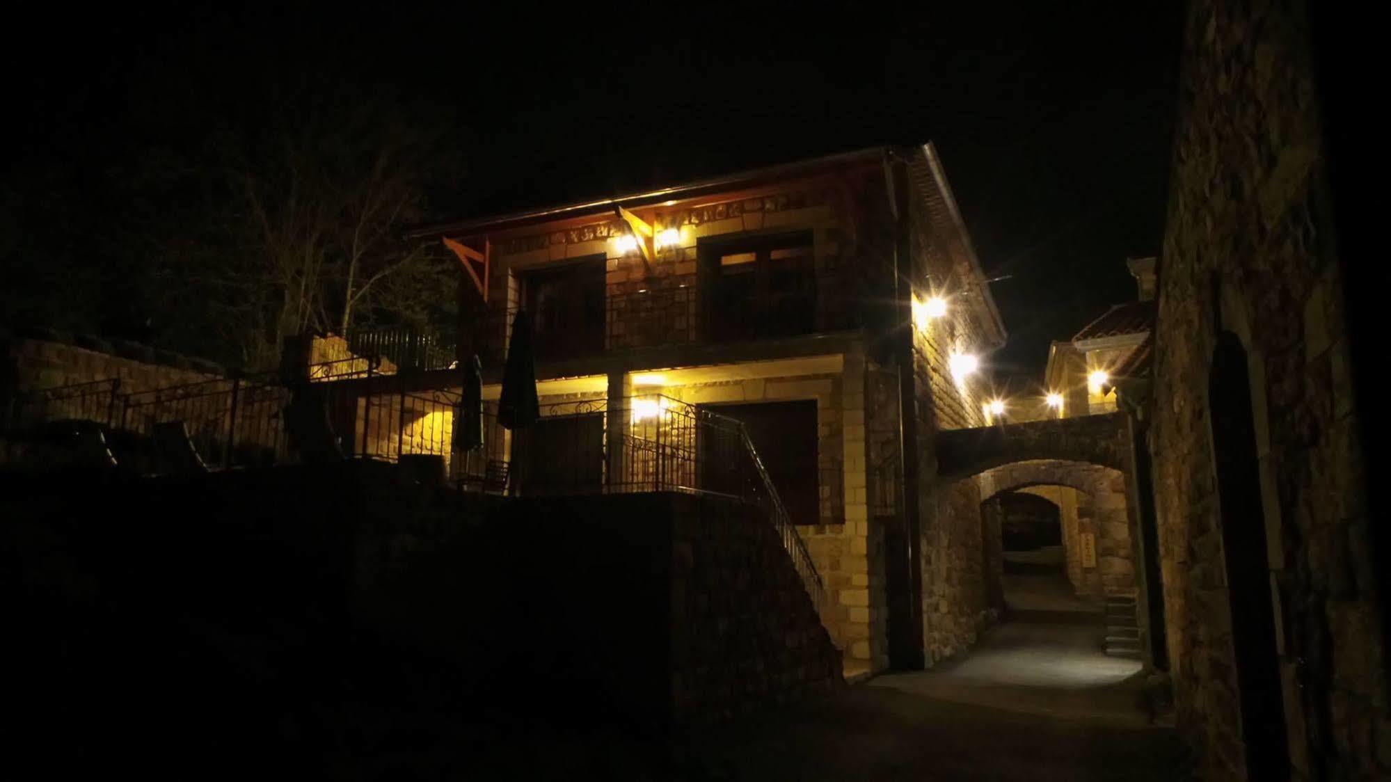 Aux Vieux Arceaux Hotel Mercuer Luaran gambar