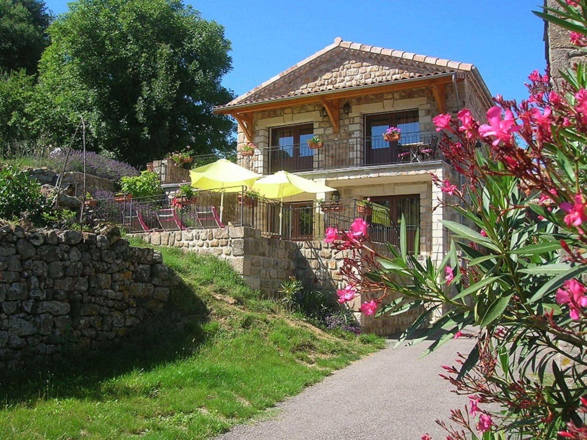 Aux Vieux Arceaux Hotel Mercuer Luaran gambar