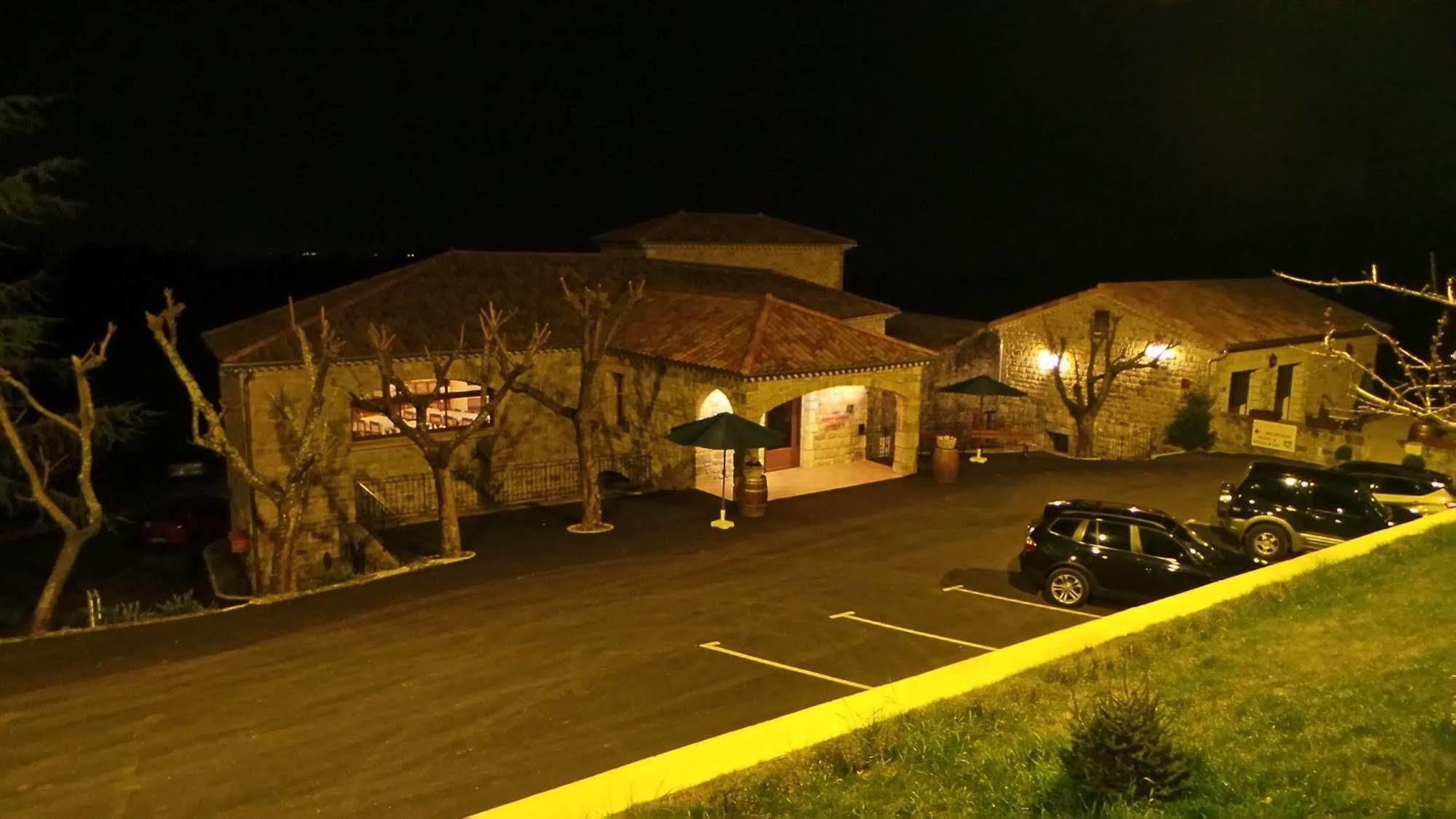 Aux Vieux Arceaux Hotel Mercuer Luaran gambar