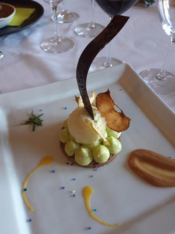 Aux Vieux Arceaux Hotel Mercuer Luaran gambar